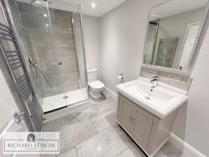 Ensuite Bath/Shower/WC- click for photo gallery